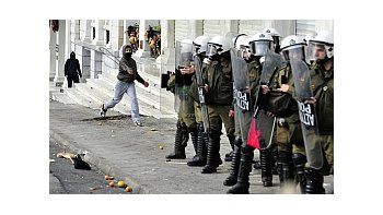 Más de 4.000 estudiantes salieron a las calles para conmemorar el segundo aniversario de la muerte de un joven de 15 años por un disparo policial.
