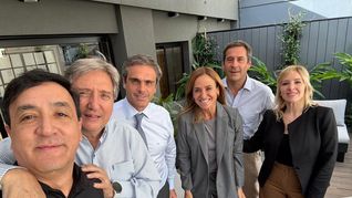 Guillermo Michel y Victoria Tolosa Paz (ambos en el centro) motorizan la convocatoria. Guillermo Michel y Victoria Tolosa Paz (ambos en el centro) motorizan la convocatoria.