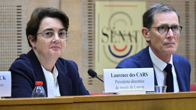 Laurence des Cars, presidenta del Museo del Louvre, reconoció fallas en el sistema de vigilancia tras el robo que conmocionó a Francia.