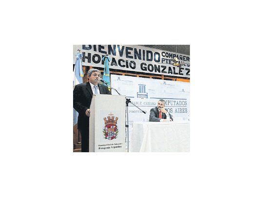 El presidente de la Cámara de Diputados bonaerense entregó asistencia a diversas instituciones.