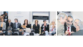 ámbito.com | Elenco completo para el regreso de Cristina de Kirchner a la Casa Rosada: se rodeó de Florencio Randazzo, Julián Domínguez, Amado Boudou, Beatriz Rojkés, Juan Manuel Abal Medina y Julio De Vido, en el escenario principal. Carlos Kunkel y Guillermo Moreno