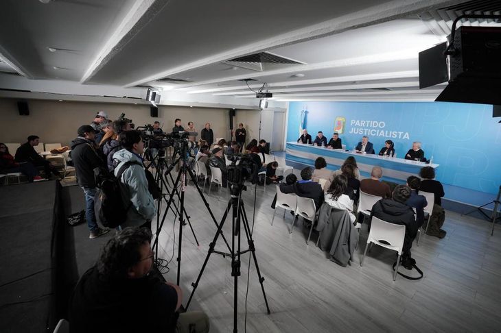 Conferencia de prensa de medios internacionales en la sede nacional del PJ.