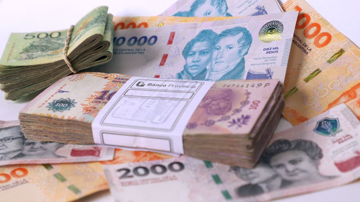 Due to inflation expectations, companies cut increases to non-contracted staff