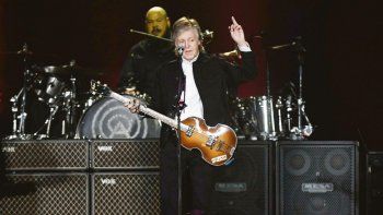 Paul McCartney. La tercera actuación del ex Beatle en el país fue la mejor. Hubo un momento extraordinario durante Hey, Jude, cuando se sumaron a escucharla automovilistas fuera del estadio.