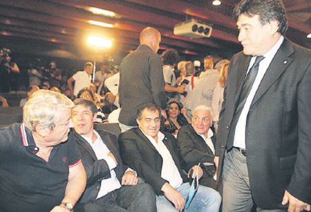 Carlos Kunkel, Juan Manuel Abal Medina, Carlos Gullo y Carlos Zannini participaron del apoyo a Cristina. Daniel Scioli se ubció en tercera fila.