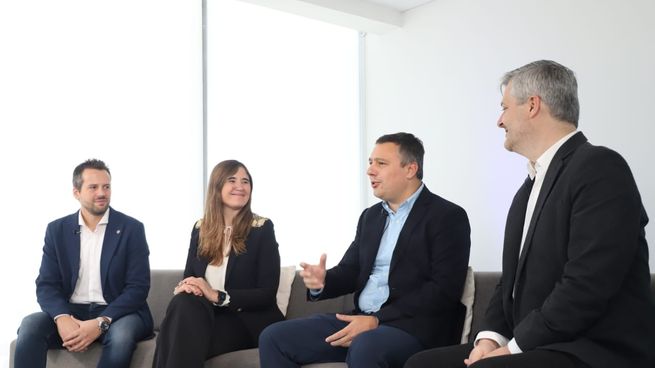 Marcelo Ramos, gerente general de Marketing de Ford Argentina; Valentina Solari, directora comercial de Renault Argentina; Martín Torilo, director de Nuevos Negocios de Movilidad de Grupo Corven; y Damián Vilella, director comercial de Volvo Trucks & Buses Argentina.