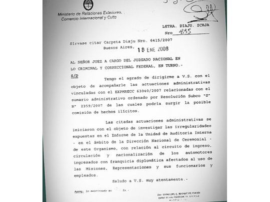 Denuncia presentada por la Cancillería ante el juzgado de Norberto Oyarbide donde se pide investigar a funcionarios de esa cartera y a diplomáticos que vendieron sus autos en el país de forma ilegal.