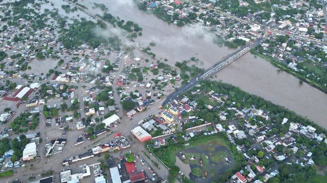 Poza Rica bajo el agua este viernes.