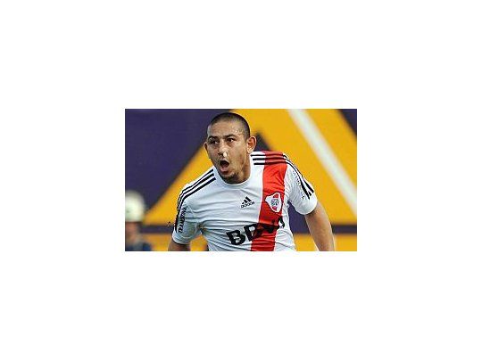 Luna será el reemplazante de Trezeguet en la delantera.