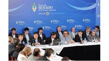 ámbito.com | El secretario de Legal y Técnica, Carlos Zannini; el ministro de Economía, Axel Kicillof; el titular de la Comisión de Energía, Guillermo Pereyra, y el presidente del directorio de YPF, Miguel Galuccio.