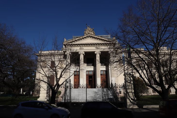 Tras las elecciones provinciales, comenzaron incipientes negociaciones por el control de la Legislatura bonaerense. Tras las elecciones provinciales, comenzaron incipientes negociaciones por el control de la Legislatura bonaerense.