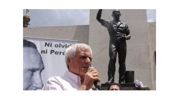 Antonio Caló durante el acto de desagravio a Vandor.