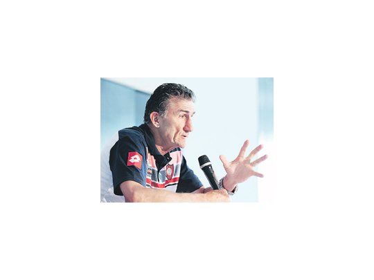 Edgardo Bauza confirmó su primer equipo. Eligió a Más y Ortigoza por sobre Kanemann y Kalinski y hará debutar a Nicolás Blandi en el puesto de Ángel Correa.