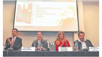 Eduardo Costantini, Juliana Awada y Alec Oxenford en  el lanzamiento de ArteBA. Vargas Llosa, ayer ante la Cámara de Comercio en el Alvear.