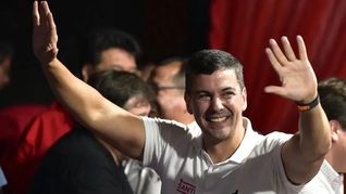 Santiago Peña fue ministro de Horacio Cartes, economista del FMI y actualmente es director de un banco. 