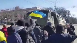 Guerra en Ucrania: una multitud obliga a un convoy ruso a retroceder en Jerson