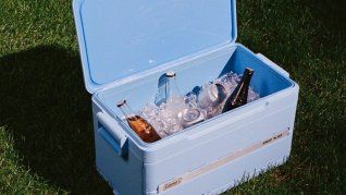 Esta nueva heladera portátil facilita los viajes en auto. Esta nueva heladera portátil facilita los viajes en auto.