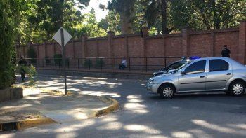 En medio de una crisis de nervios, mostró un objeto cortante con el que amenaza cortarse las venas