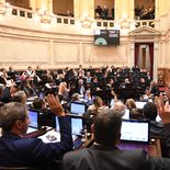 La Libertad Avanza y aliados blinaron la reforma laboral en el Senado. La Libertad Avanza y aliados blinaron la reforma laboral en el Senado.