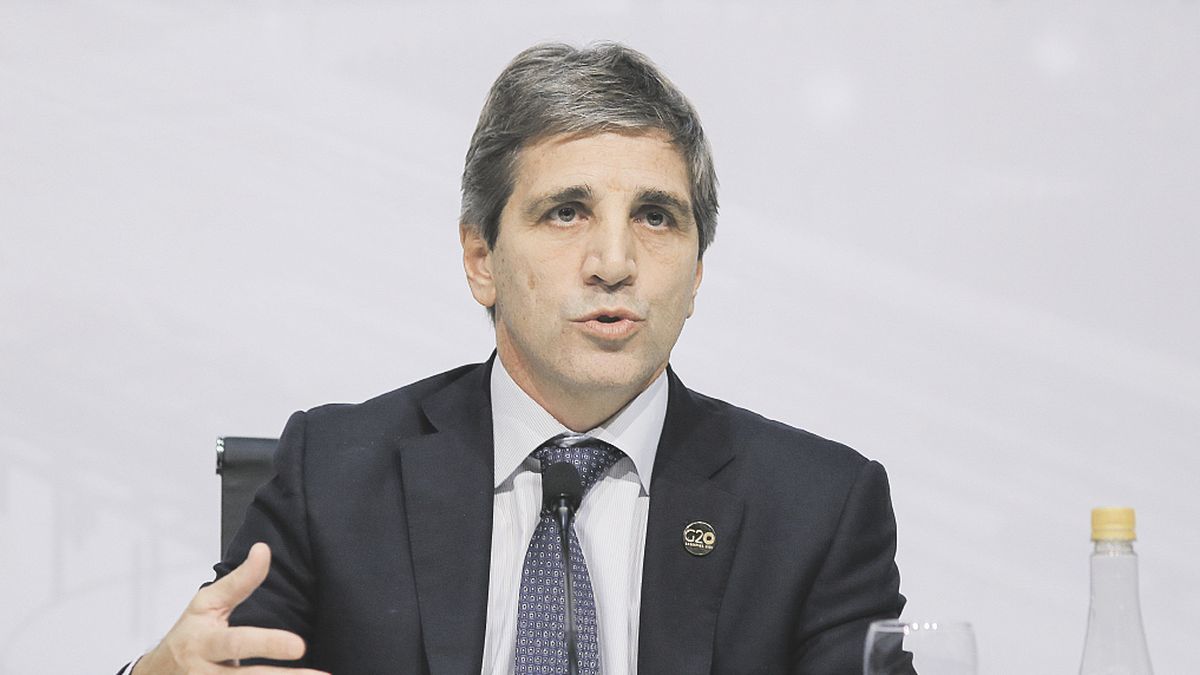 Without making the economic team official, Luis Caputo already presents his roadmap