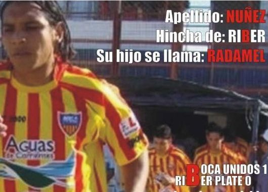 Los afiches que Boca le dedicó a River.