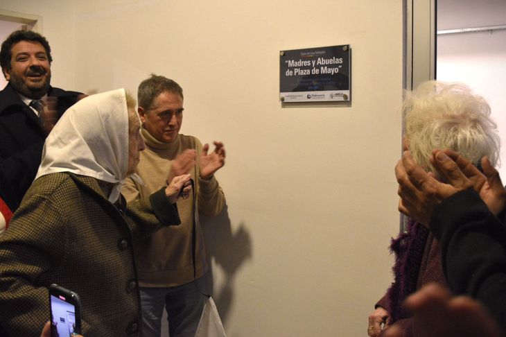 La Defensoría del Pueblo bonaerense inauguró un nuevo salón de usos múltiples. La Defensoría del Pueblo bonaerense inauguró un nuevo salón de usos múltiples.