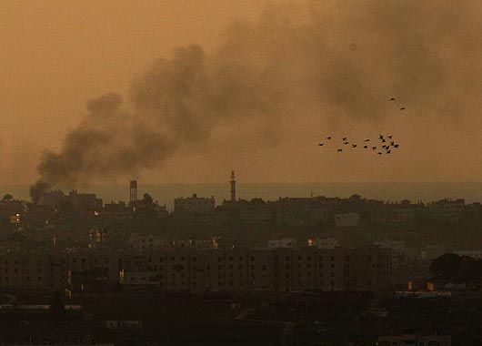Tras el bombardeo a dos escuelas de la ONU, Israel cede a la presión internacional y abre un corredor humanitario en Gaza (foto 1)