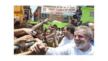 La visita fue un gesto simbólico del presidente, que luego de la operación policial y militar prometió ir, antes de que entregue el poder el 1 de enero a su sucesora Dilma Rousseff.