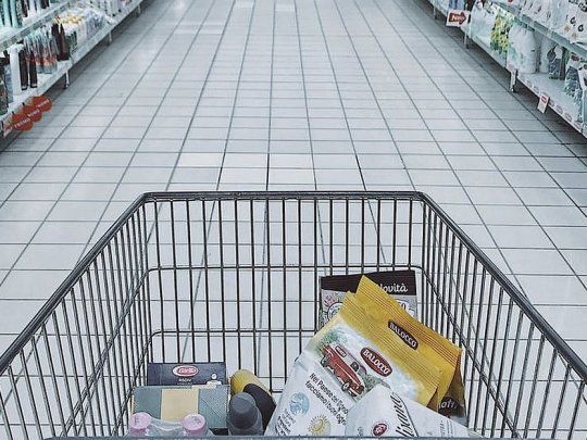 Las ventas en los supermercados retrocedieron 9,7% a lo largo del año pasado.