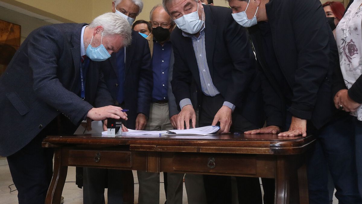 The united Chilean opposition presented the accusation to dismiss Piñera for the Pandora Papers The united Chilean opposition presented the accusation to dismiss Piñera for the Pandora Papers