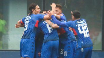 Fiesta en casa. Tigre goleó a Platense y festejó el clásico ante su gente.