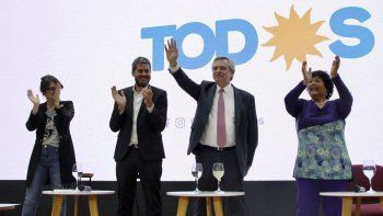 Alberto Fernández junto a Matías Lammens durante acto en la UBA.