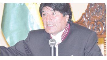 Evo Morales de festejo por los datos de su economía en 2016.