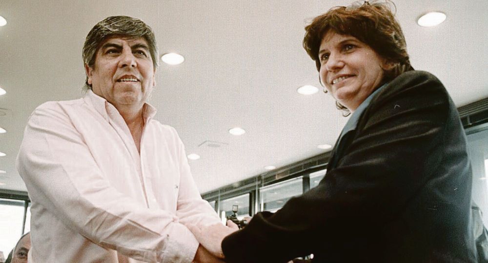 Rivales. Patricia Bullrich, cuando fungía como ministra de Trabajo de la Alianza y prometía develar el patrimonio sindical. Hugo Moyano y un lapso de distensión con “la Piba”.