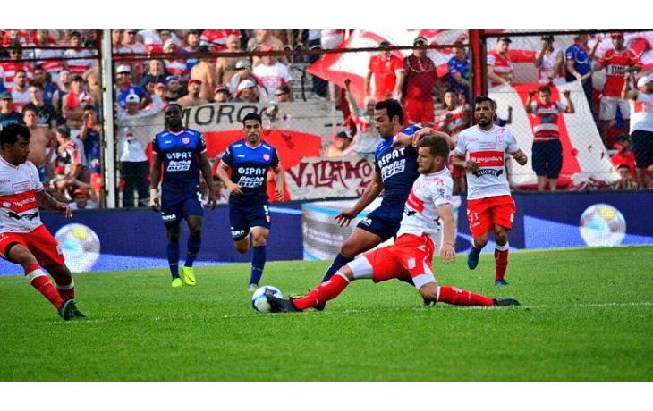 Unión y Morón no estuvieron acertados y debieron llegar a los penales (Foto: @Copa_Argentina).
