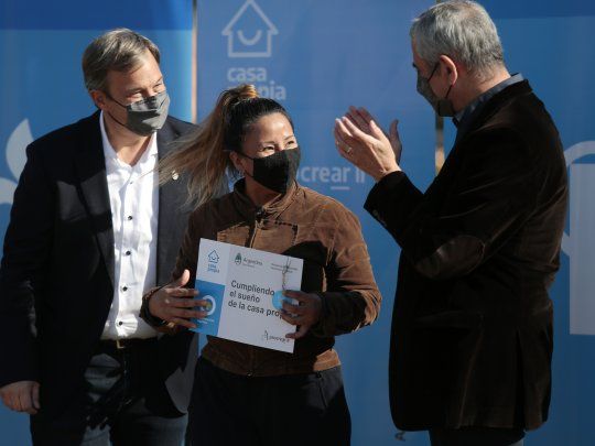 Ferraresi entregó créditos hipotecarios en Ministro Rivadavia. 