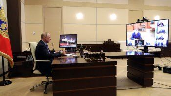 El presidente Putin volvió al teletrabajo por el asilamiento.