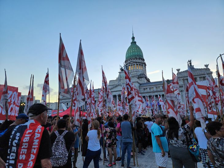 Asamblea legislativa manifestación (1).jpeg
