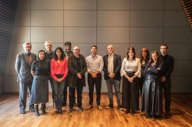 Editores junto a funcionarios de la Secretaría de Cultura. Editores junto a funcionarios de la Secretaría de Cultura.
