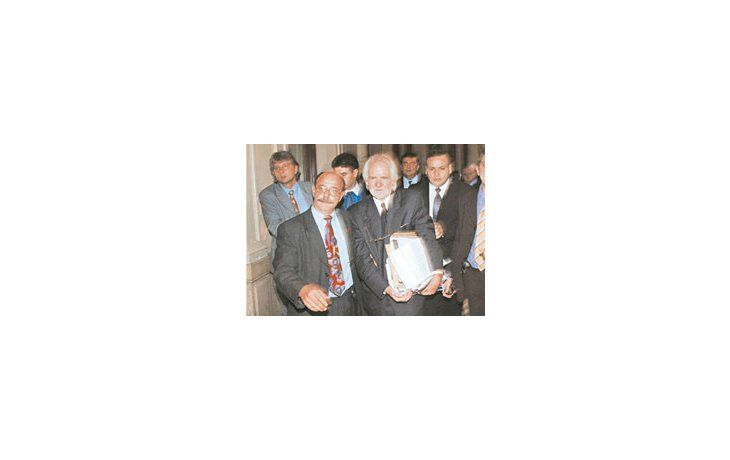 ámbito.com | Juan Carlos Blumberg ayer al ingresar a Diputados donde presenció la sesión especial en la que se aprobaron penas más duras para delincuentes