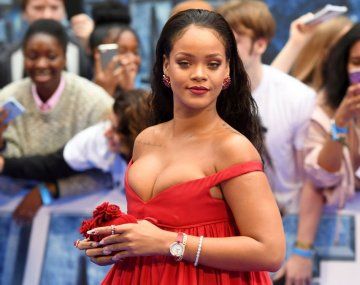 Rihanna tiene exitosas marcas de moda ycosméticos junto a LVMH, propietario de LouisVuitton.