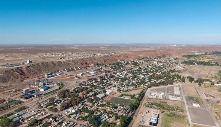 El exfuncionario planteó además que la provincia de Neuquén está desaprovechando una oportunidad histórica para canalizar los ingresos extraordinarios generados por el petróleo hacia obras de infraestructura estratégica. El exfuncionario planteó además que la provincia de Neuquén está desaprovechando una oportunidad histórica para canalizar los ingresos extraordinarios generados por el petróleo hacia obras de infraestructura estratégica.