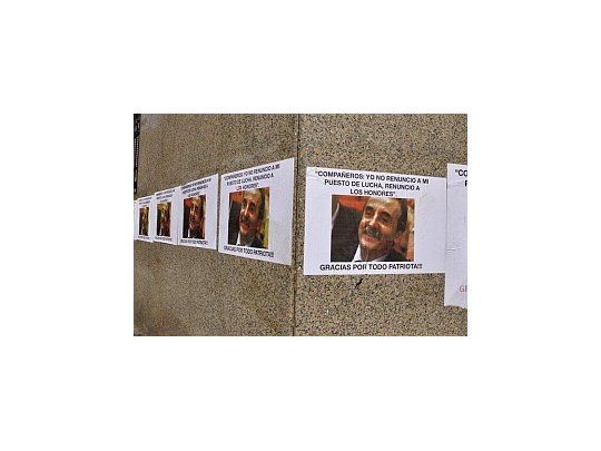 Los afiches en la secretaría de Comercio Interior (Foto: @InfoMedia24hrs)