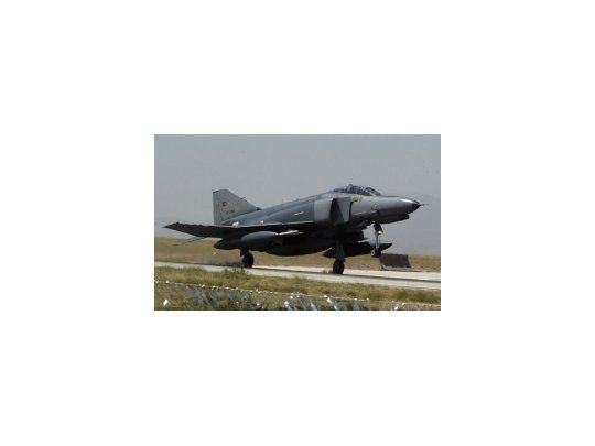 El caza turco F4 fue alcanzado cuando se encontraba en el espacio aéreo internacional.