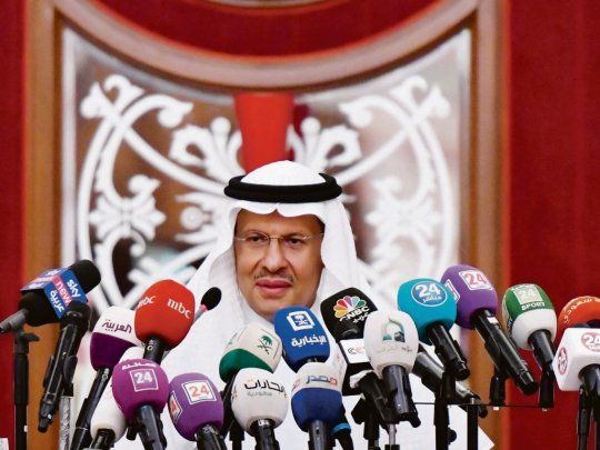 ESPERADO. El anuncio del ministro de Energía, el príncipe Abdulaziz bin Salman, trajo alivio a los mercados luego del alza de hasta un 14% del precio del crudo.