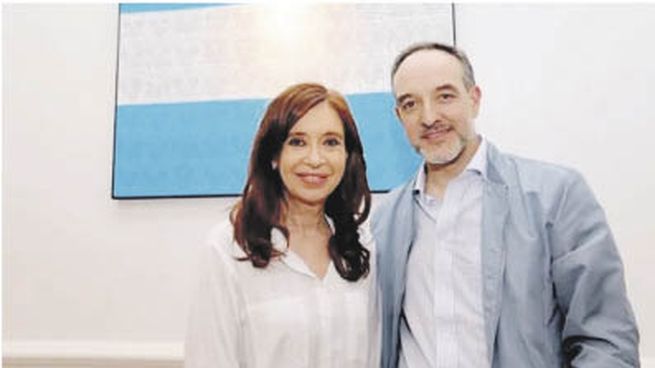 elegido. Cristina de Kirchner junto a Martín Doñate en una foto de archivo. La vicepresidenta lo eligió para ocupar el lugar de Luis Juez.