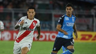 River le gana 1 a 0 a Blooming con un jugador menos. River le gana 1 a 0 a Blooming con un jugador menos.