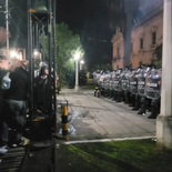 Frente a frente, así estuvieron policías en la Casa de Gobierno de Jujuy. Frente a frente, así estuvieron policías en la Casa de Gobierno de Jujuy.
