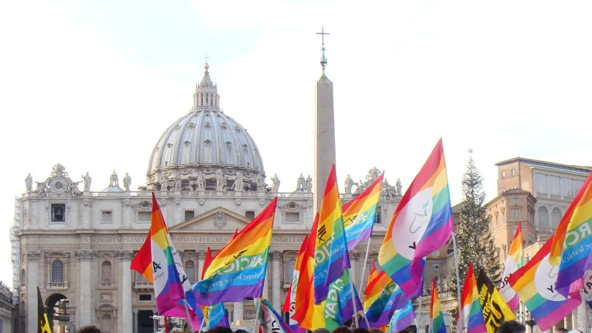 Pope Francis advances an open Church without doors towards the LGTB population