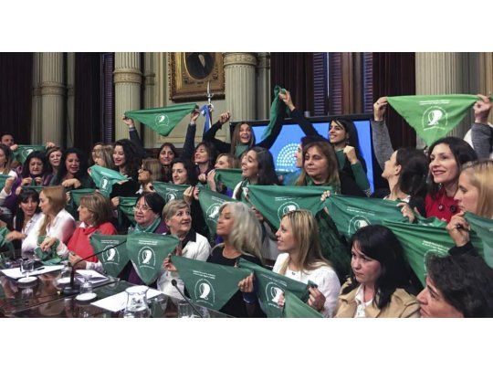 Legisladores que impulsan debate del aborto en el Senado pidieron votar la ley como viene de Diputados